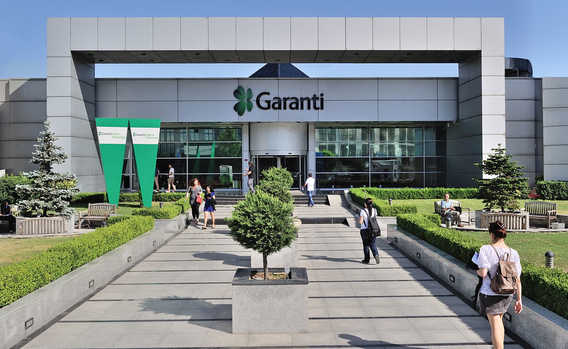 Esta es una fotografía de un banco Garanti, relacionada con la entrada Garanti Bank optimiza su proceso de monitoreo