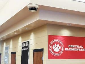 Esta es una fotografía de una escuela de Oklahoma, relacionada con la entrada "Escuelas de Oklahoma reescriben el plan de clases de vigilancia"
