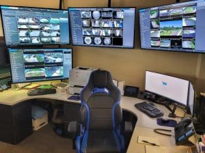 Esta es una fotografía de un centro de vigilancia, relacionada con la entrada "Escuelas de Oklahoma reescriben el plan de clases de vigilancia"